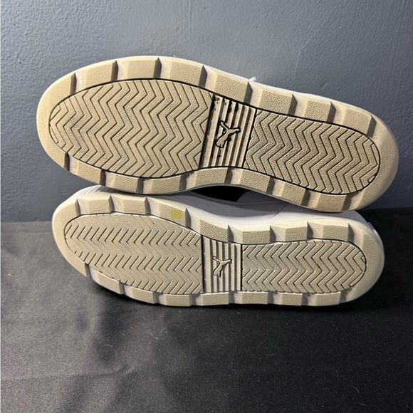 Puma Cream and Black Platform Sneakers - Picture 5 of 7